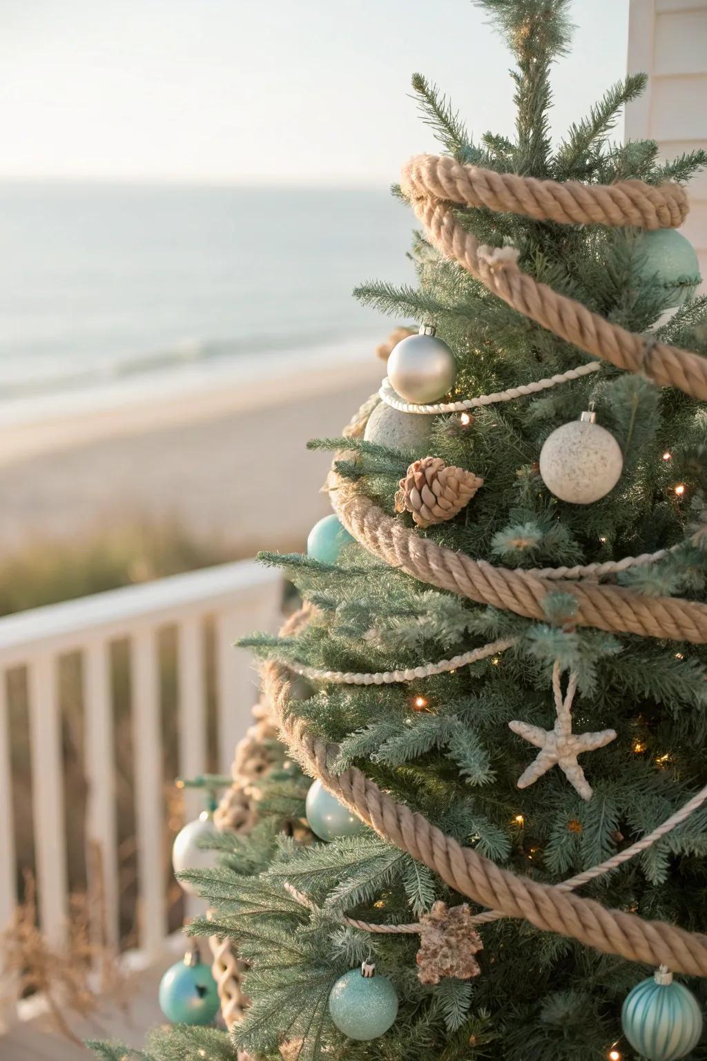 Nautical rope garlands add a maritime touch to your festive decor. ⚓️ #BeachHouse #NauticalDecor